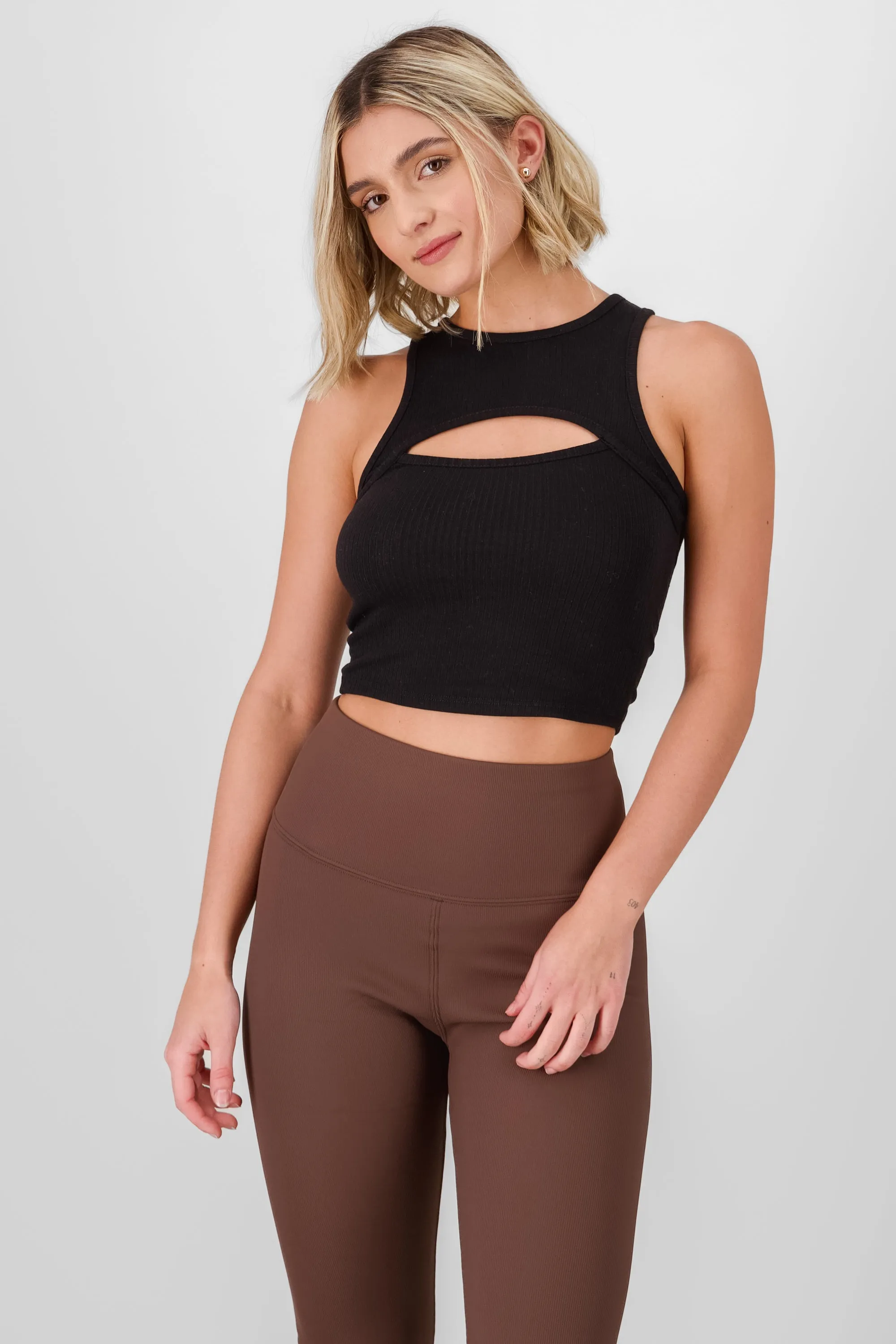 Top sin mangas con cut out liso sold by Shasa product image thumbnail 2