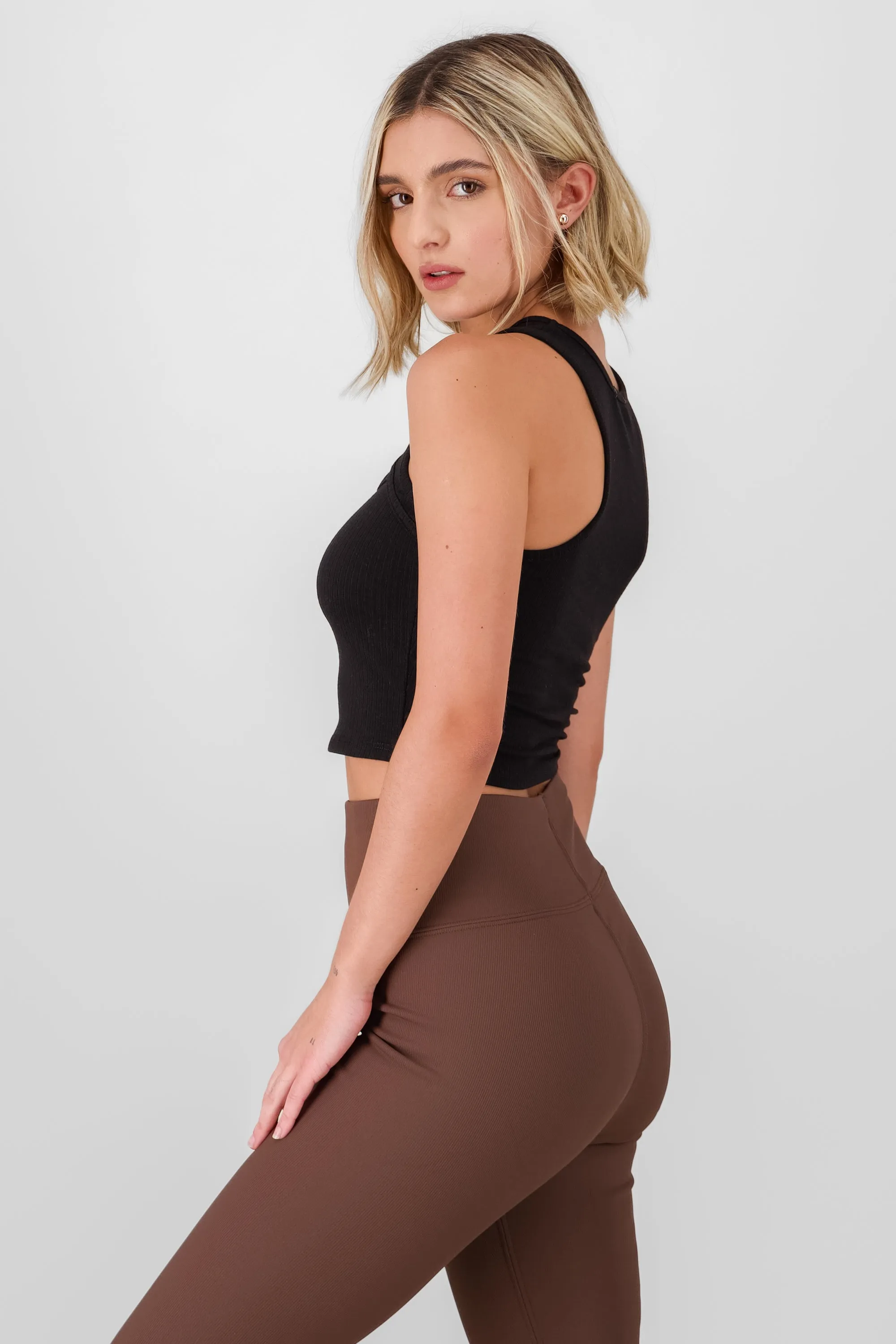 Top sin mangas con cut out liso sold by Shasa product image thumbnail 3