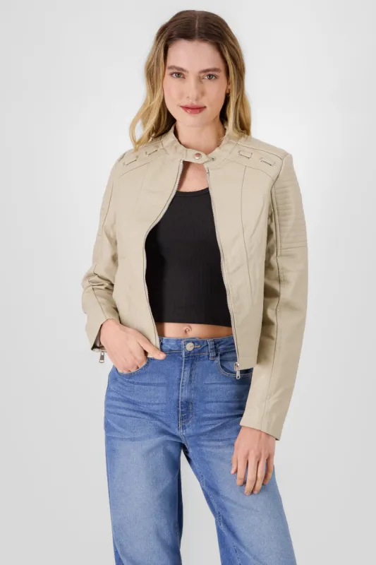 Chamarra efecto piel cuello cierre sold by Shasa