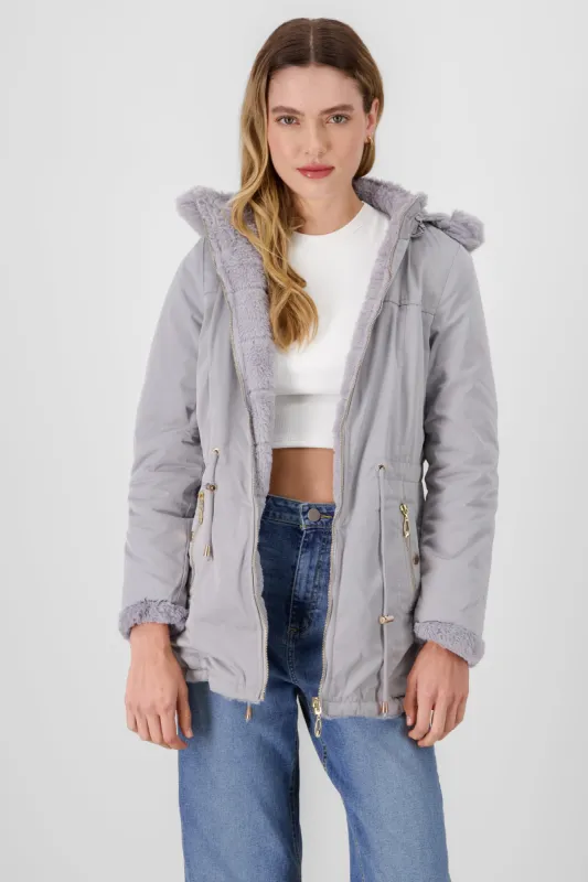 Gabardina gorro jareta sold by Shasa