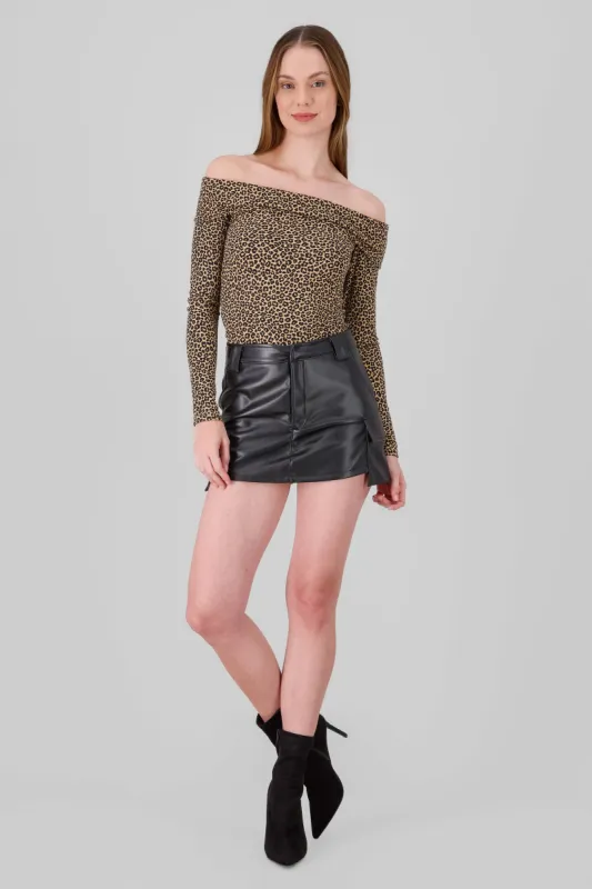 Falda mini de pu con bolsas cargo sold by Shasa