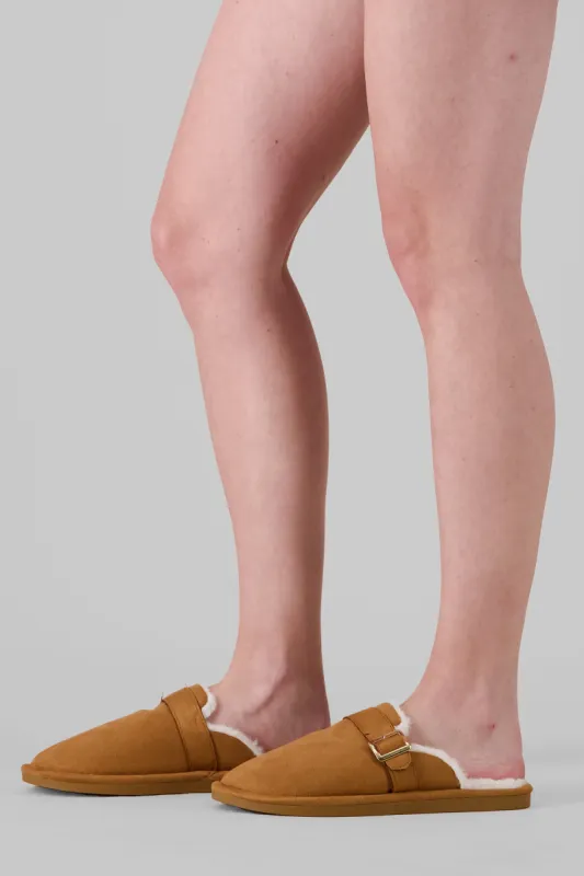 Pantufla zueco suede relleno sold by Shasa