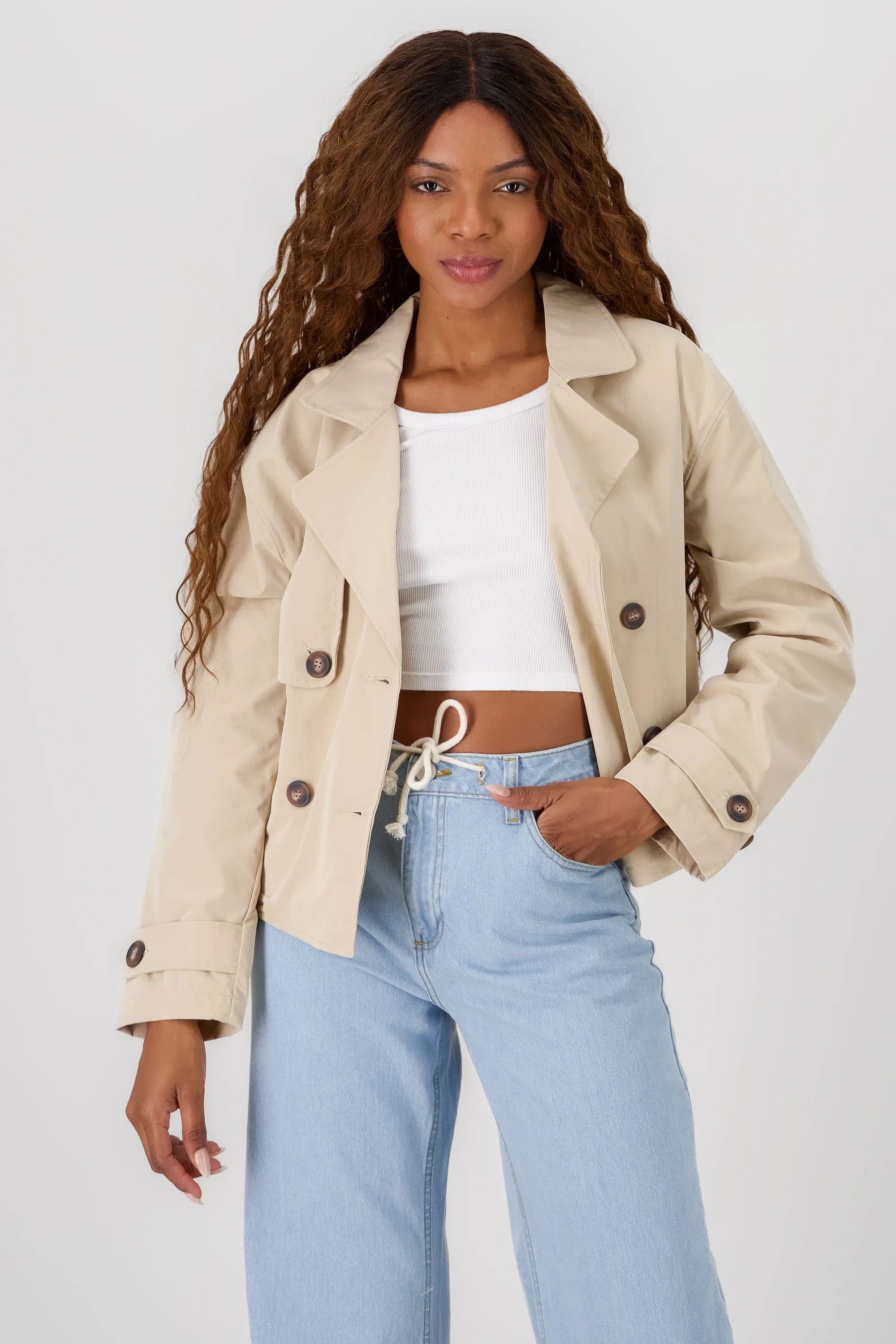 Gabardina corta lisa sold by Shasa