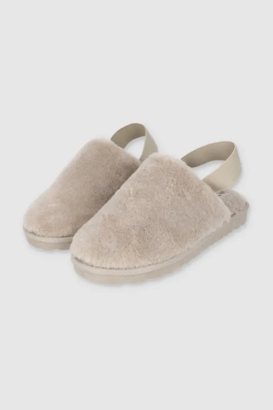 Pantufla fluffy elastico sold by Shasa