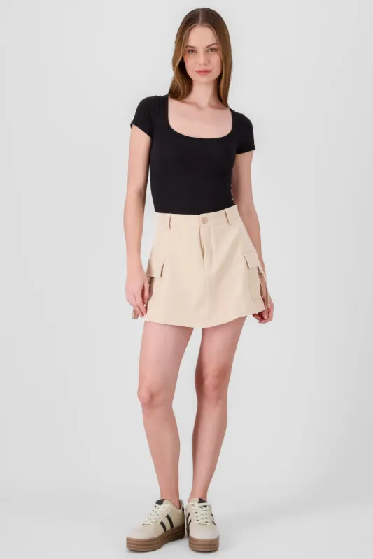 Falda mini con bolsas cargo lisa sold by Shasa