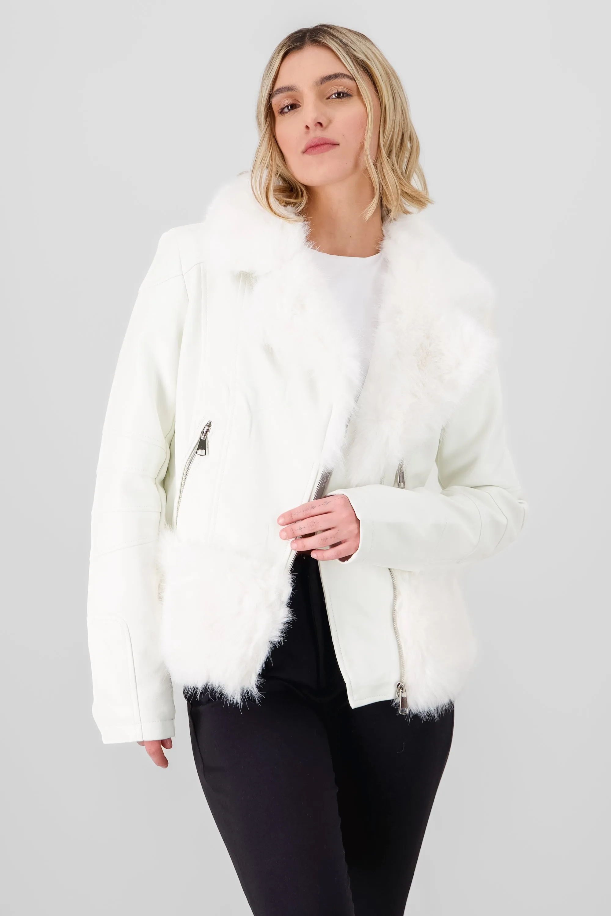 Chamarra capitonada peluche sold by Shasa