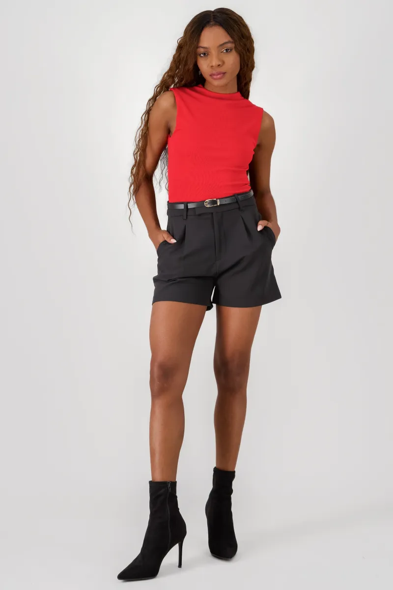 Shorts con pinza y cinturon hypsters sold by Shasa