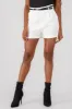 Shorts con pinza y cinturon hypsters sold by Shasa