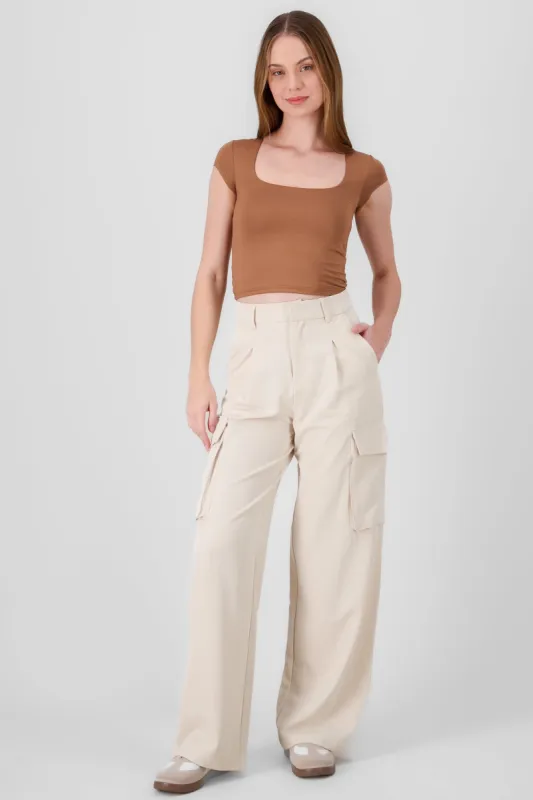 Pantalon sastre detalle bolsas cargo sold by Shasa