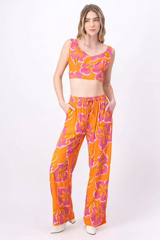 Pantalón amplio estampado flores sold by Shasa