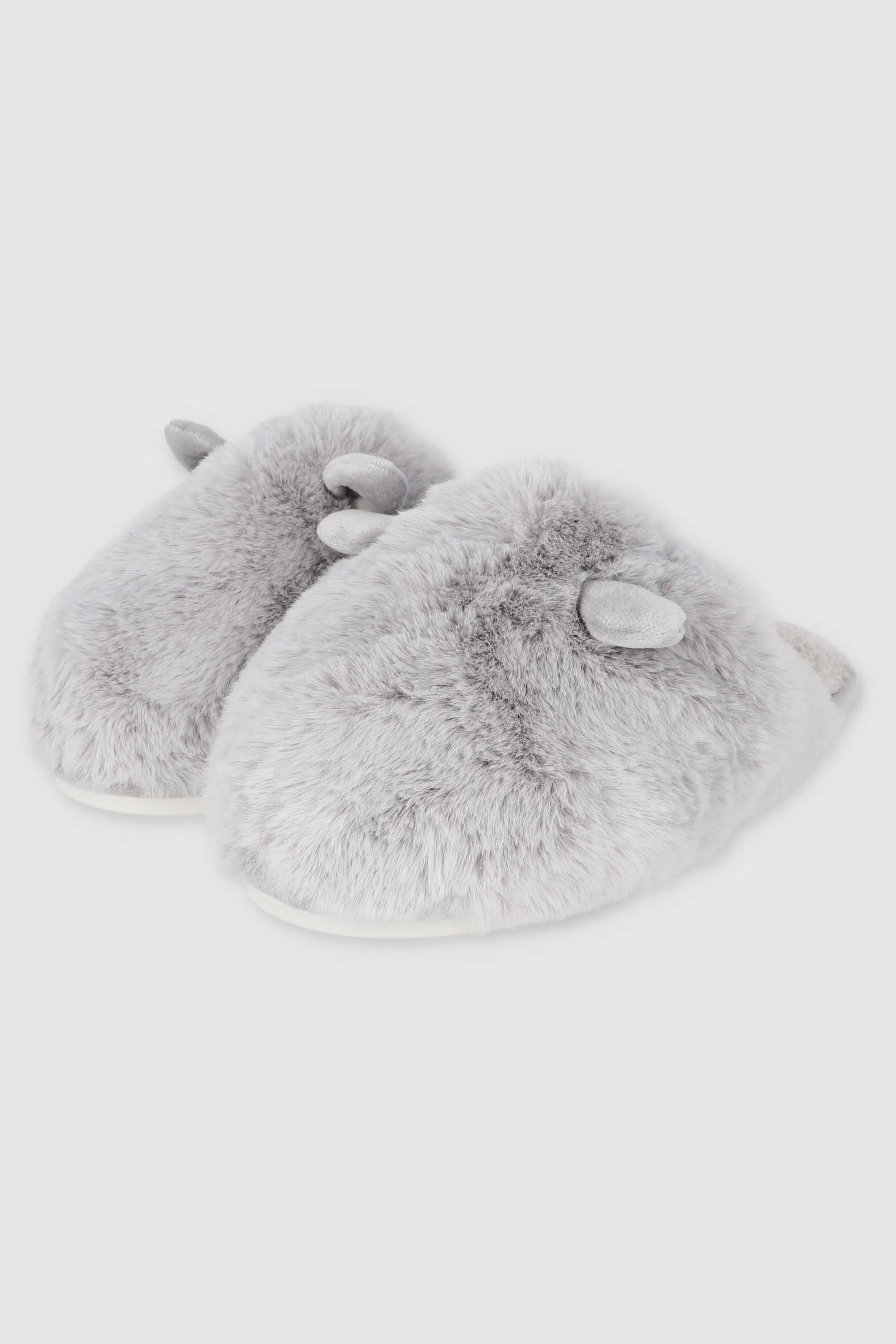 Pantufla fluffy orejitas sold by Shasa