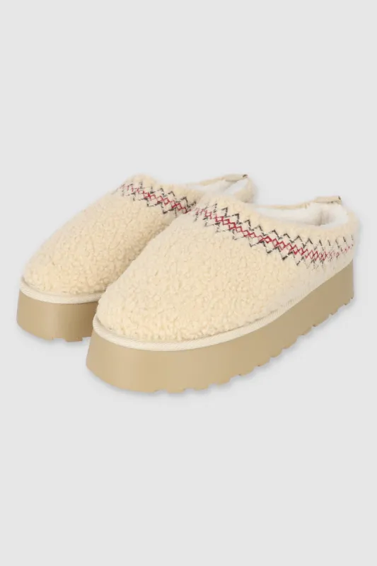 Pantufla zueco teddy bordado sold by Shasa