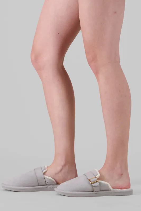 Pantufla zueco suede relleno sold by Shasa