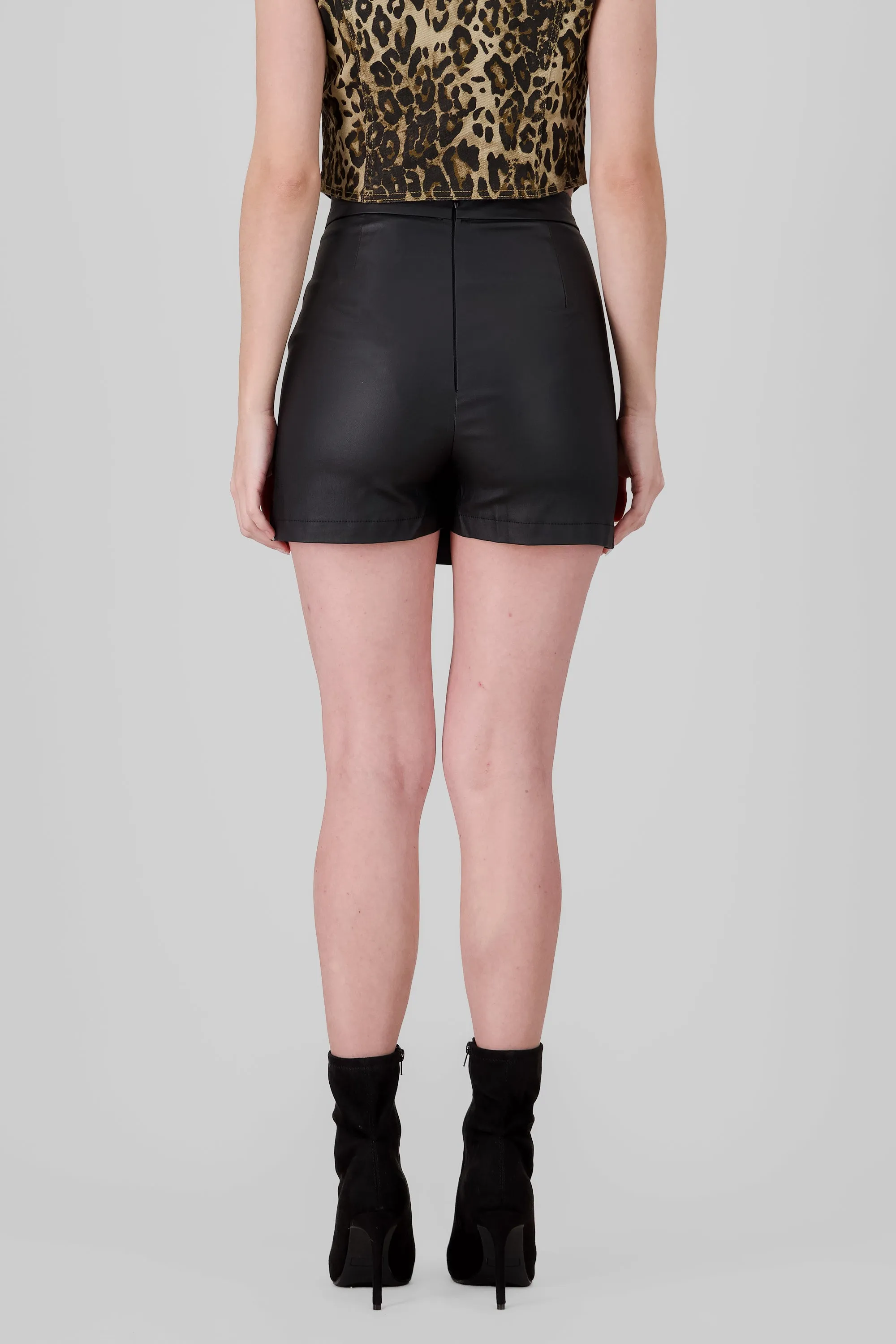 Falda short lisa pu sold by Shasa product image thumbnail 4