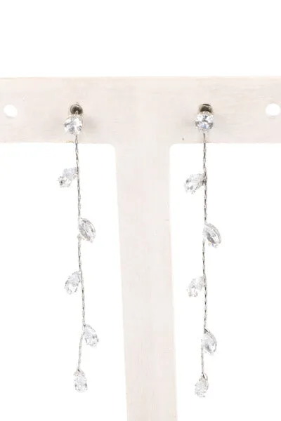 Arete largo brillos sold by Shasa