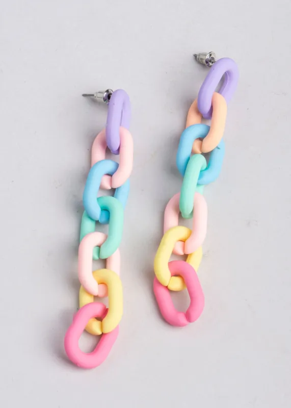 Aretes colgantes cadena pastel sold by Shasa