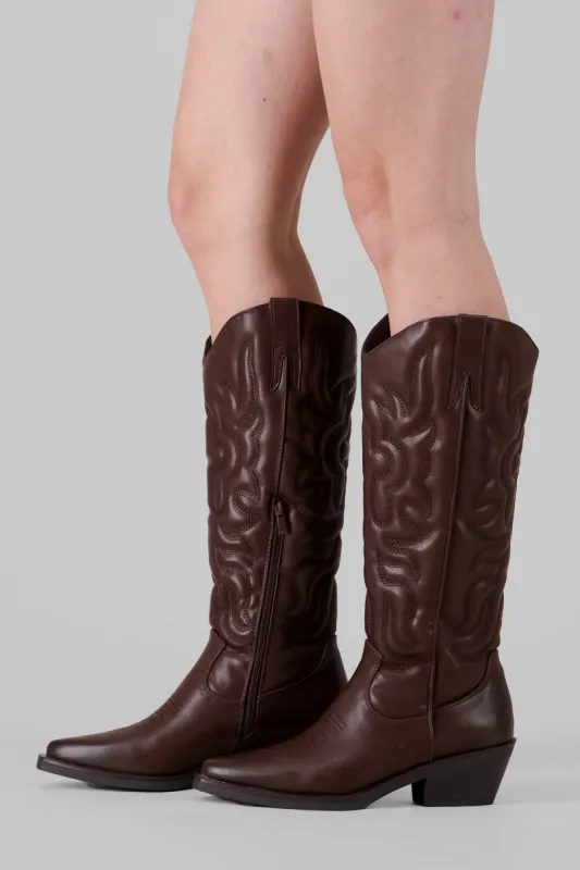 Bota vaquera estructurada bordados sold by Shasa