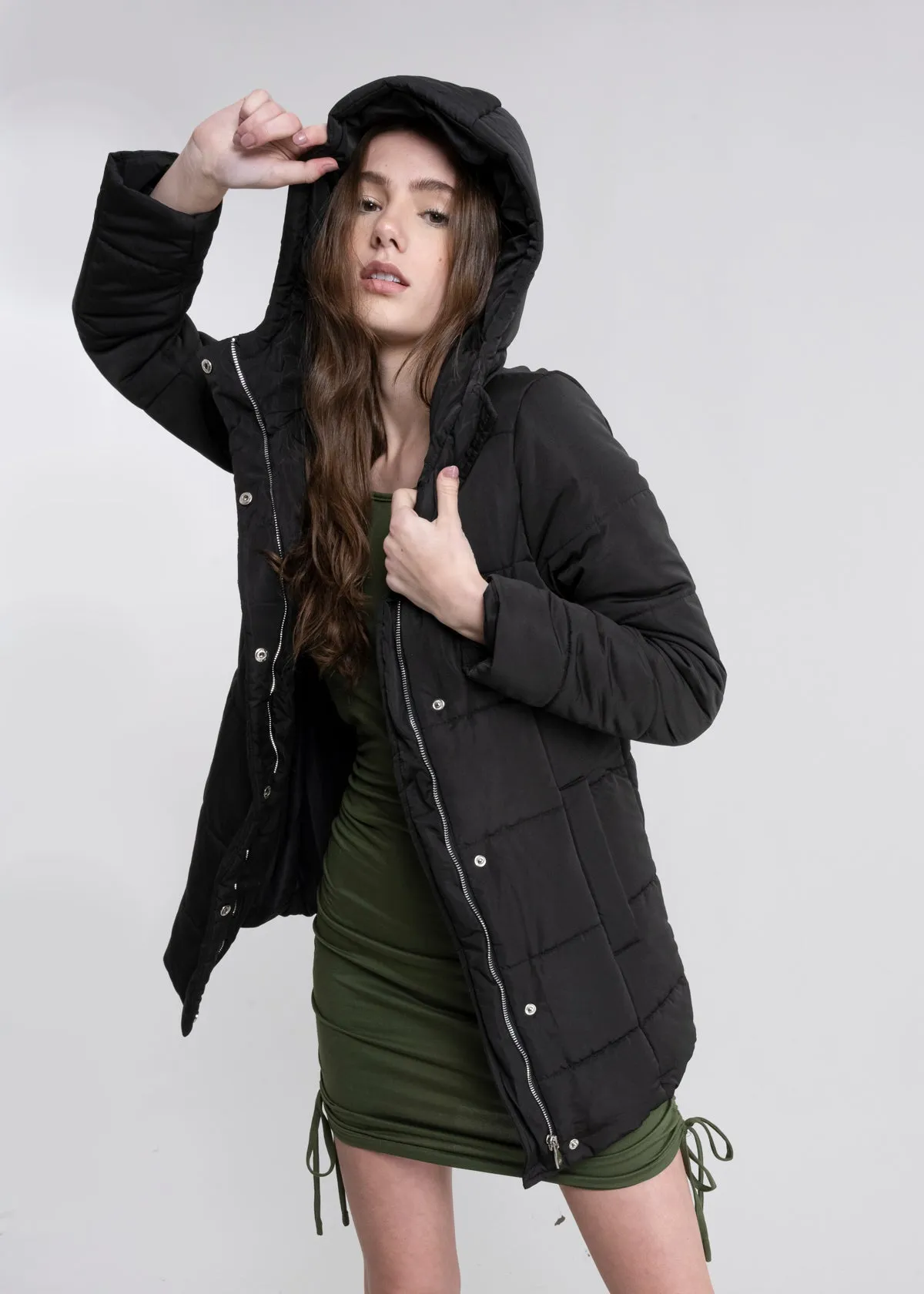 CHAMARRA PUFFER LARGA CON GORRO sold by Shasa