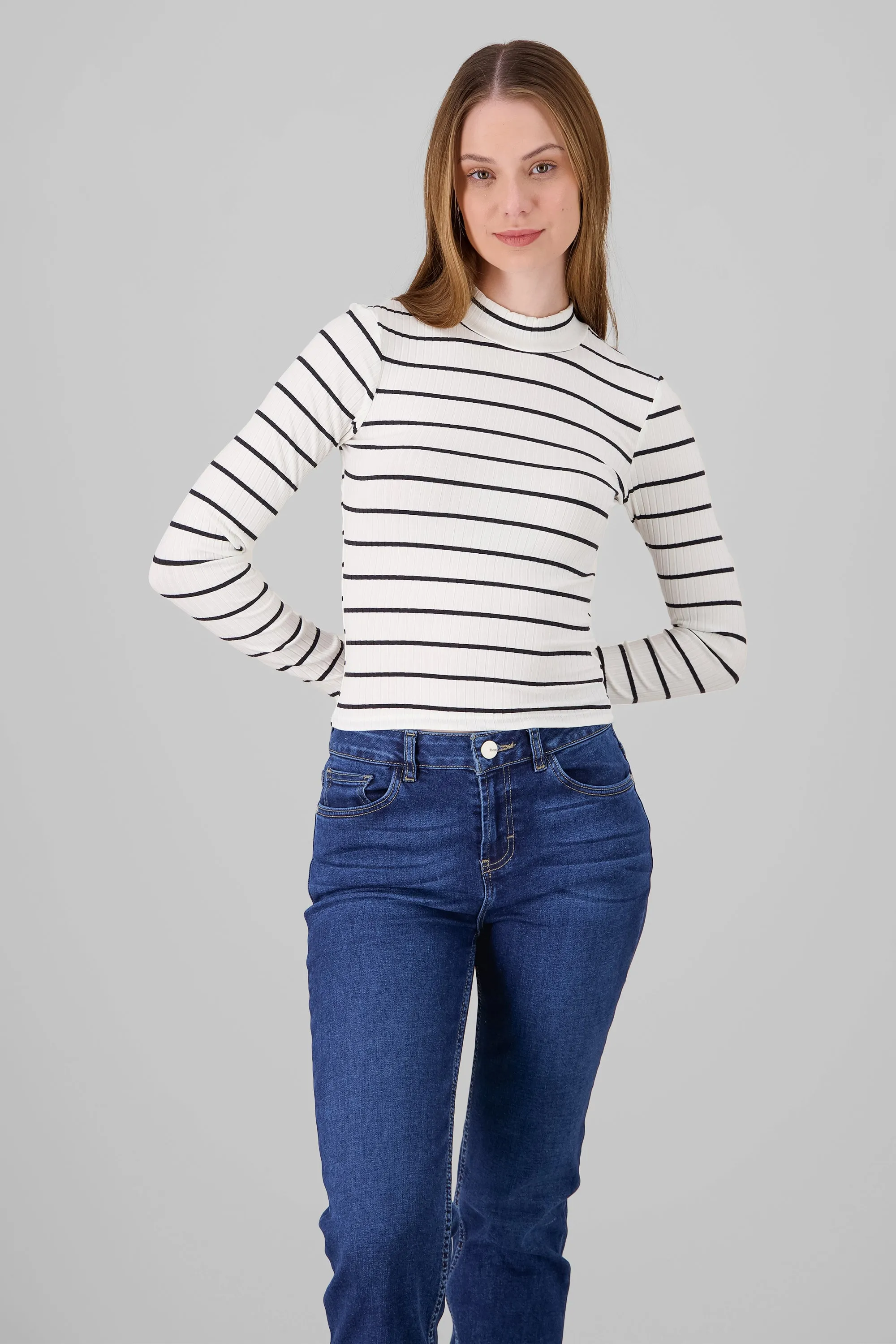 Top con cuello alto manga larga de rayas sold by Shasa