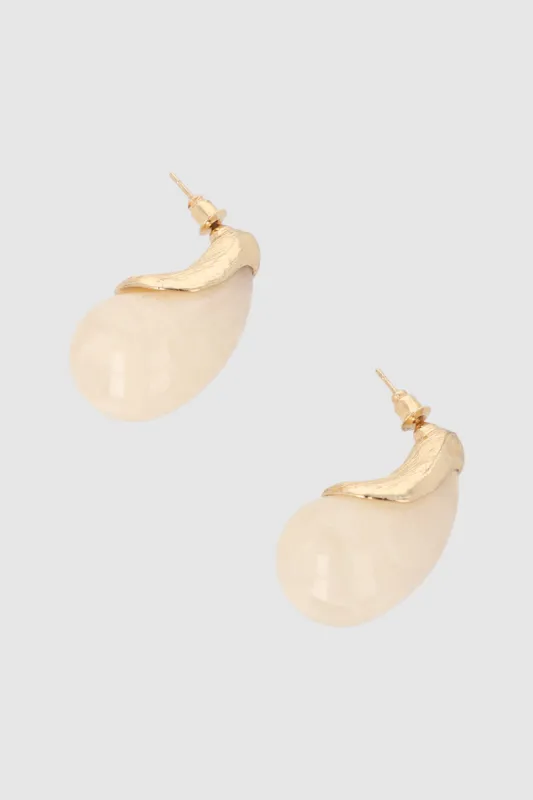 ARETES GOTA DETALLE METAL sold by Shasa