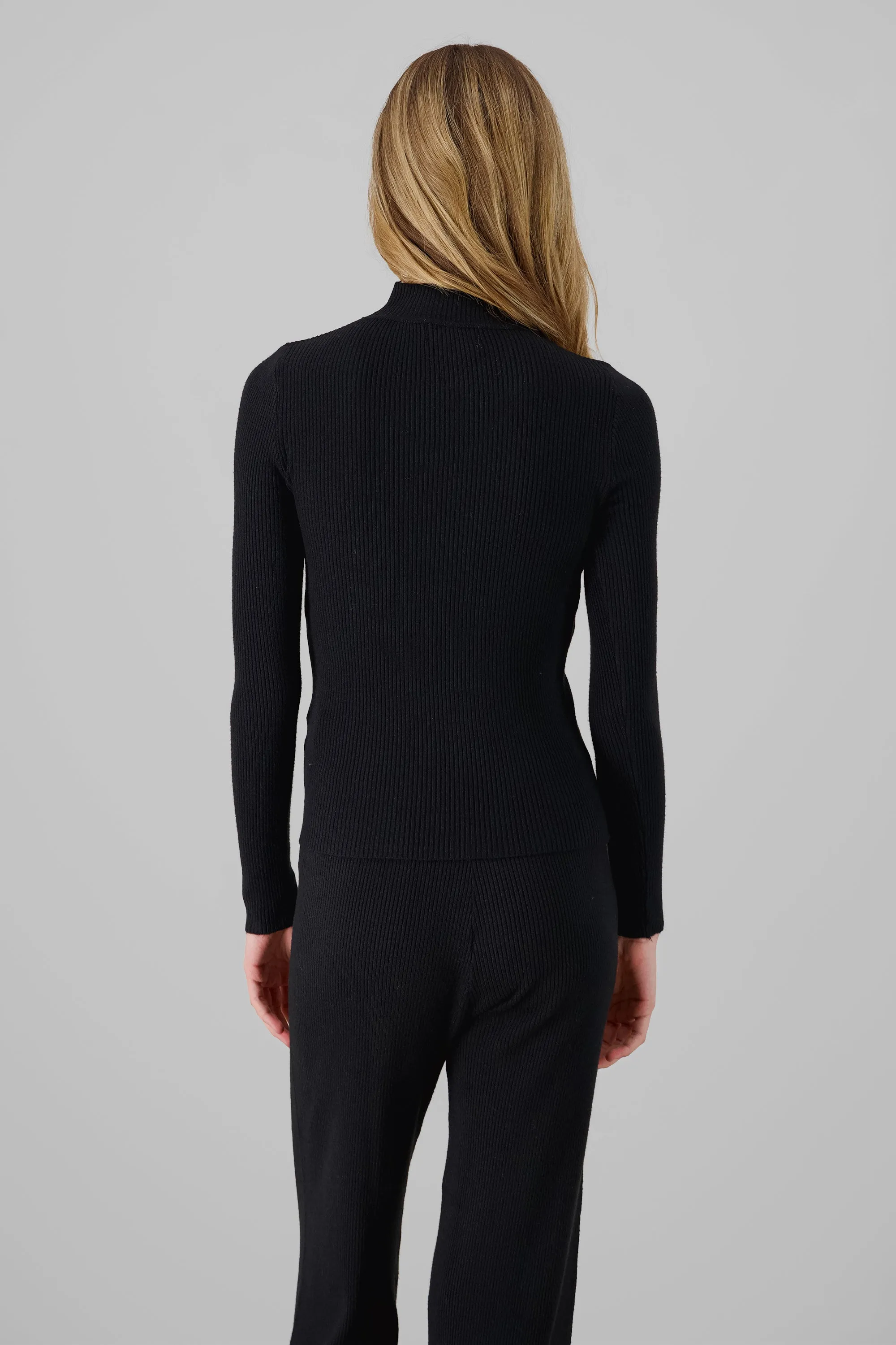 Sueter tejido ligero manga larga cuello redondo sold by Shasa product image thumbnail 4