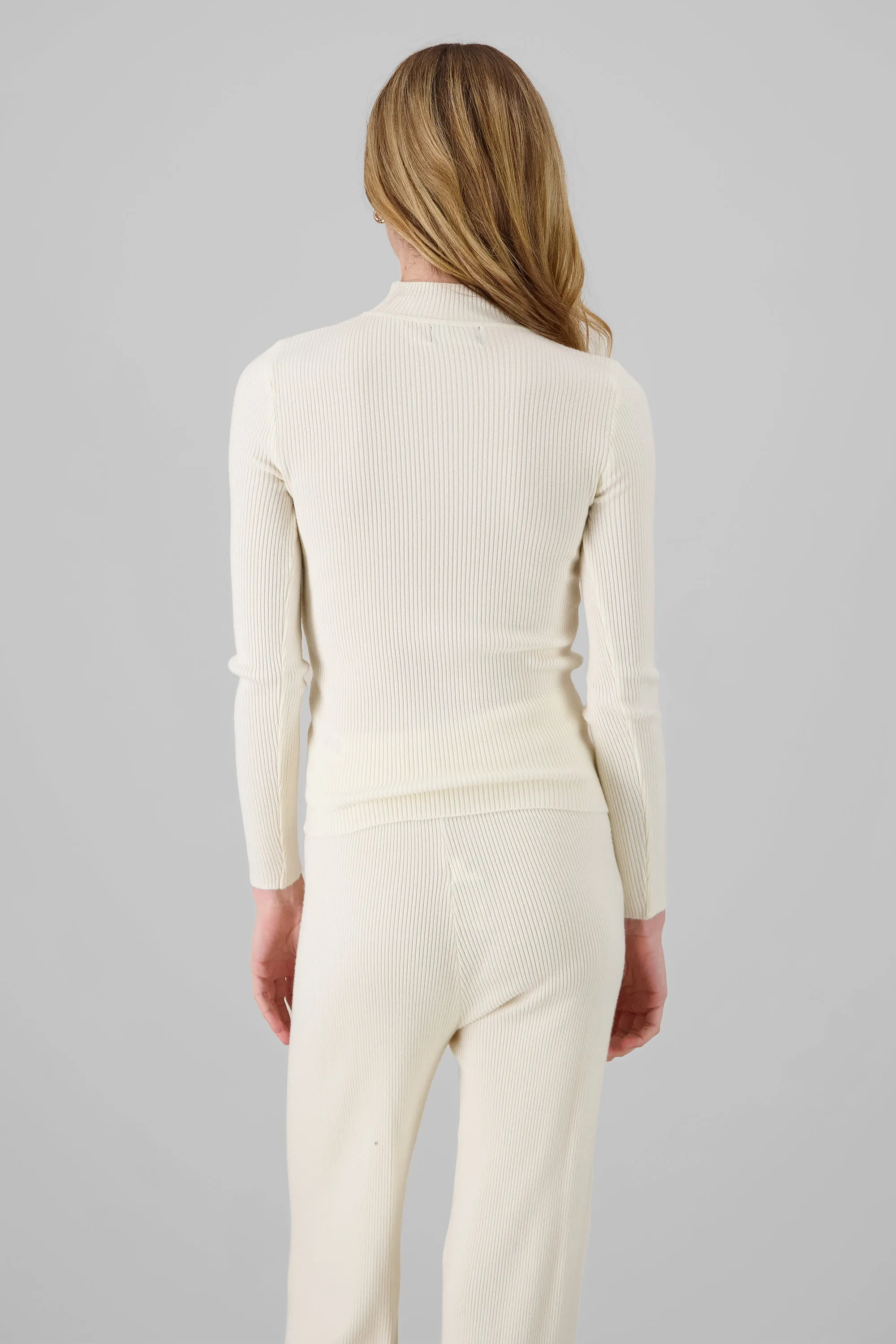 Sueter tejido ligero manga larga cuello redondo sold by Shasa product image thumbnail 4