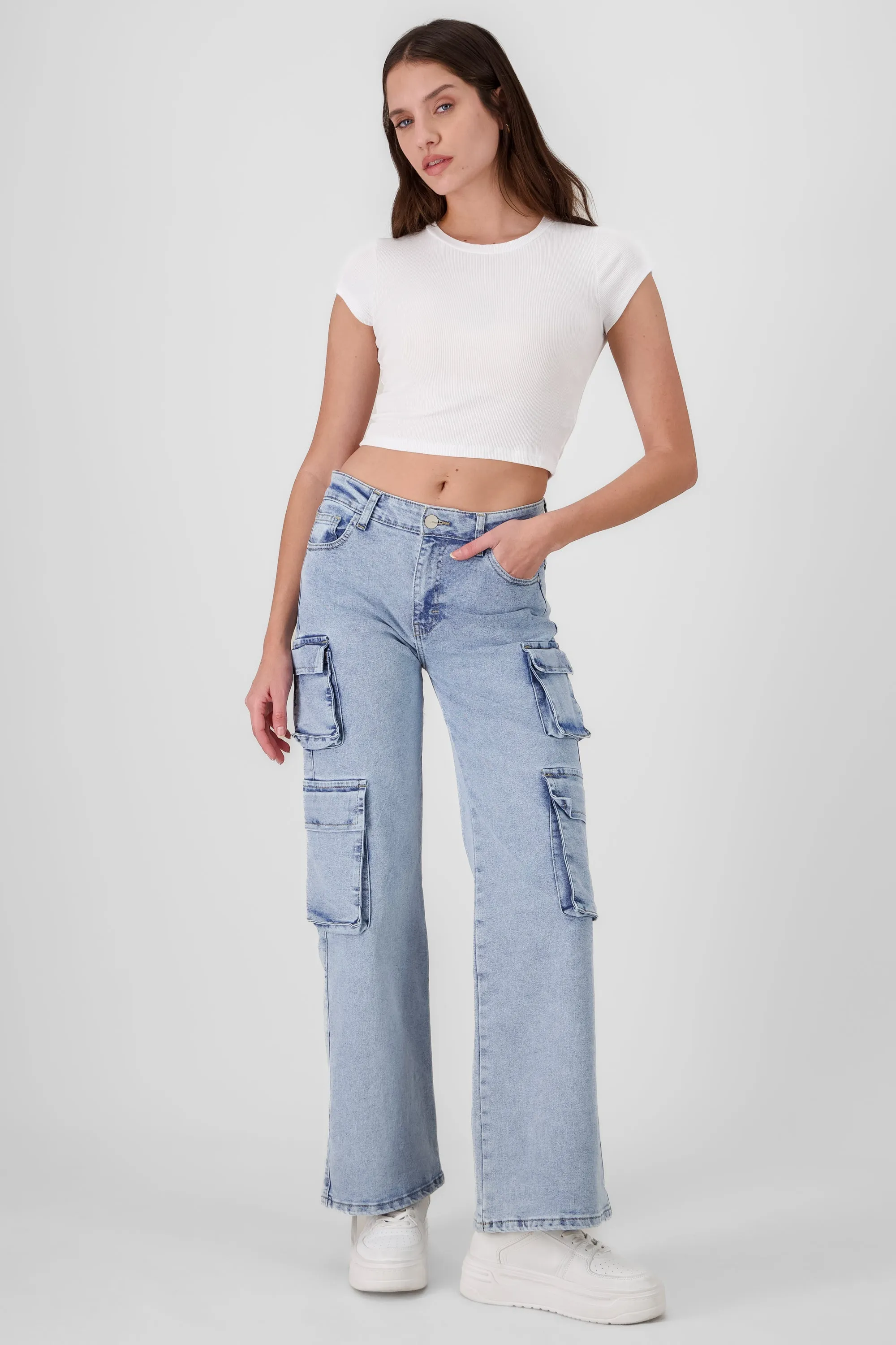 Jeans cargo 4 bolsas simétrico sold by Shasa