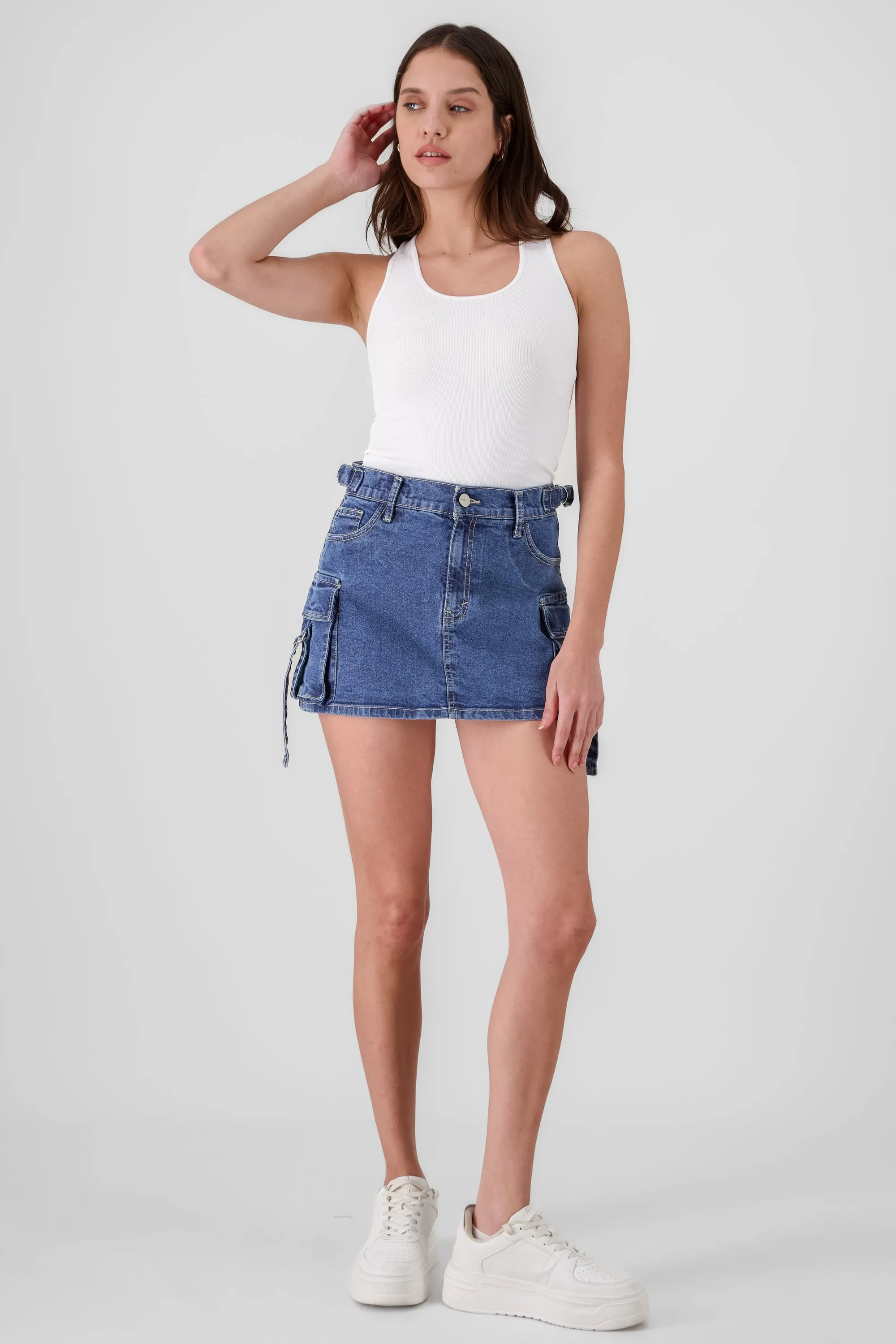 Falda short cargo tiras ajustables sold by Shasa
