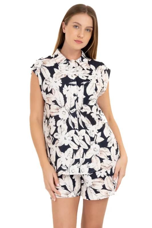 Camisa manga corta flores sold by Shasa