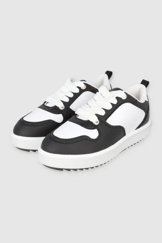 TENIS CONTRASTE SENCILLO sold by Shasa