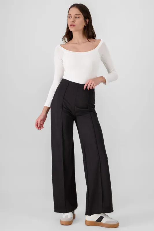 Pantalon detalle costura sold by Shasa
