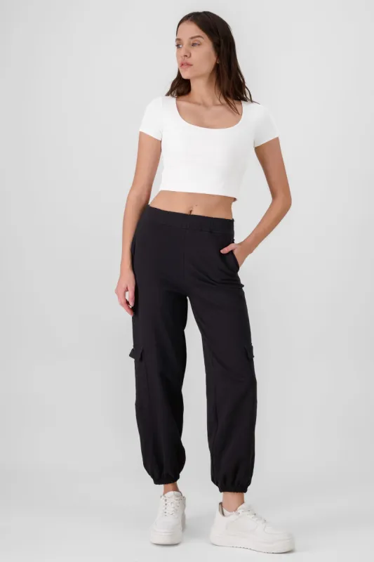 Jogger liso bolsas cargo sold by Shasa