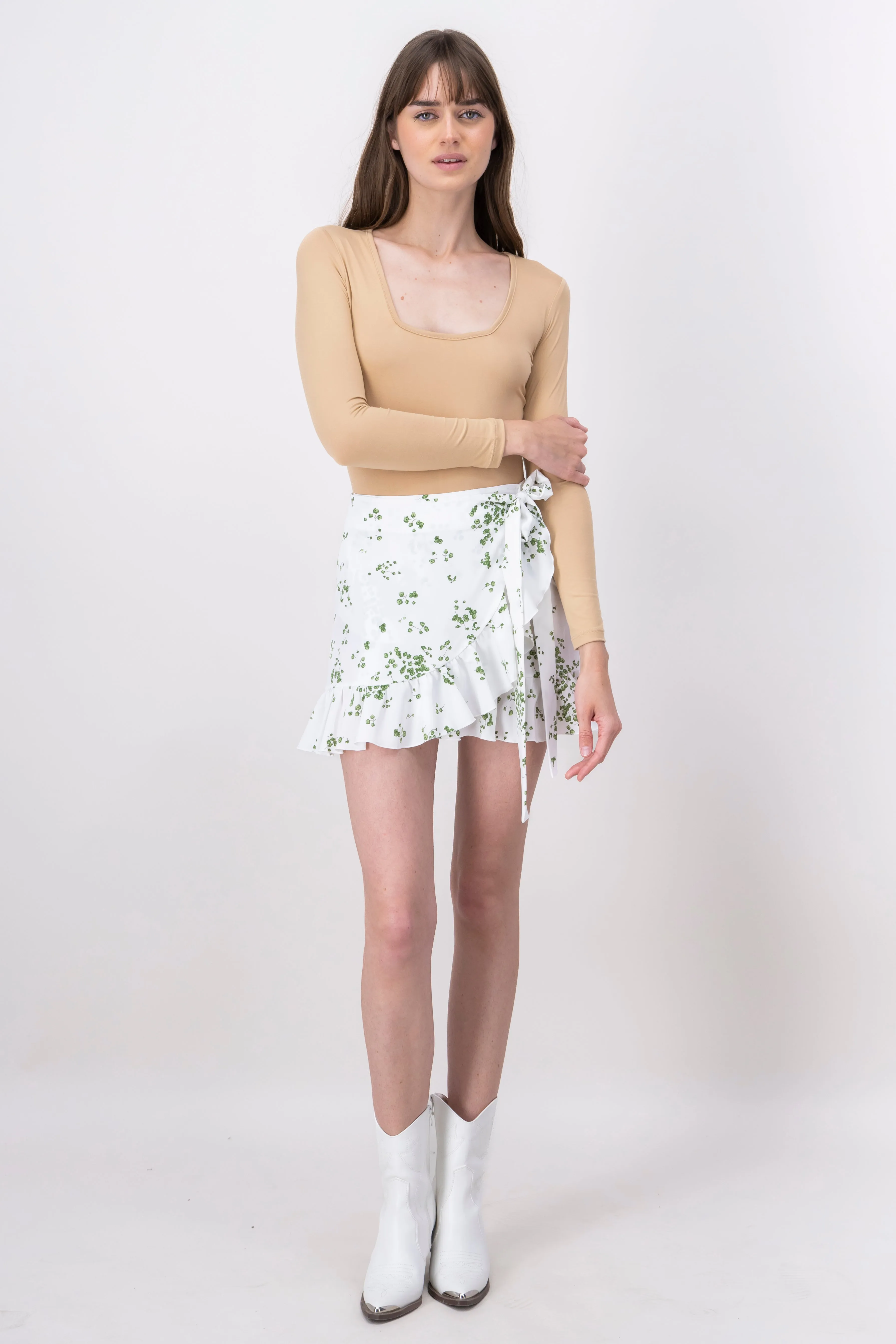 Mini falda olanes detalle moño sold by Shasa