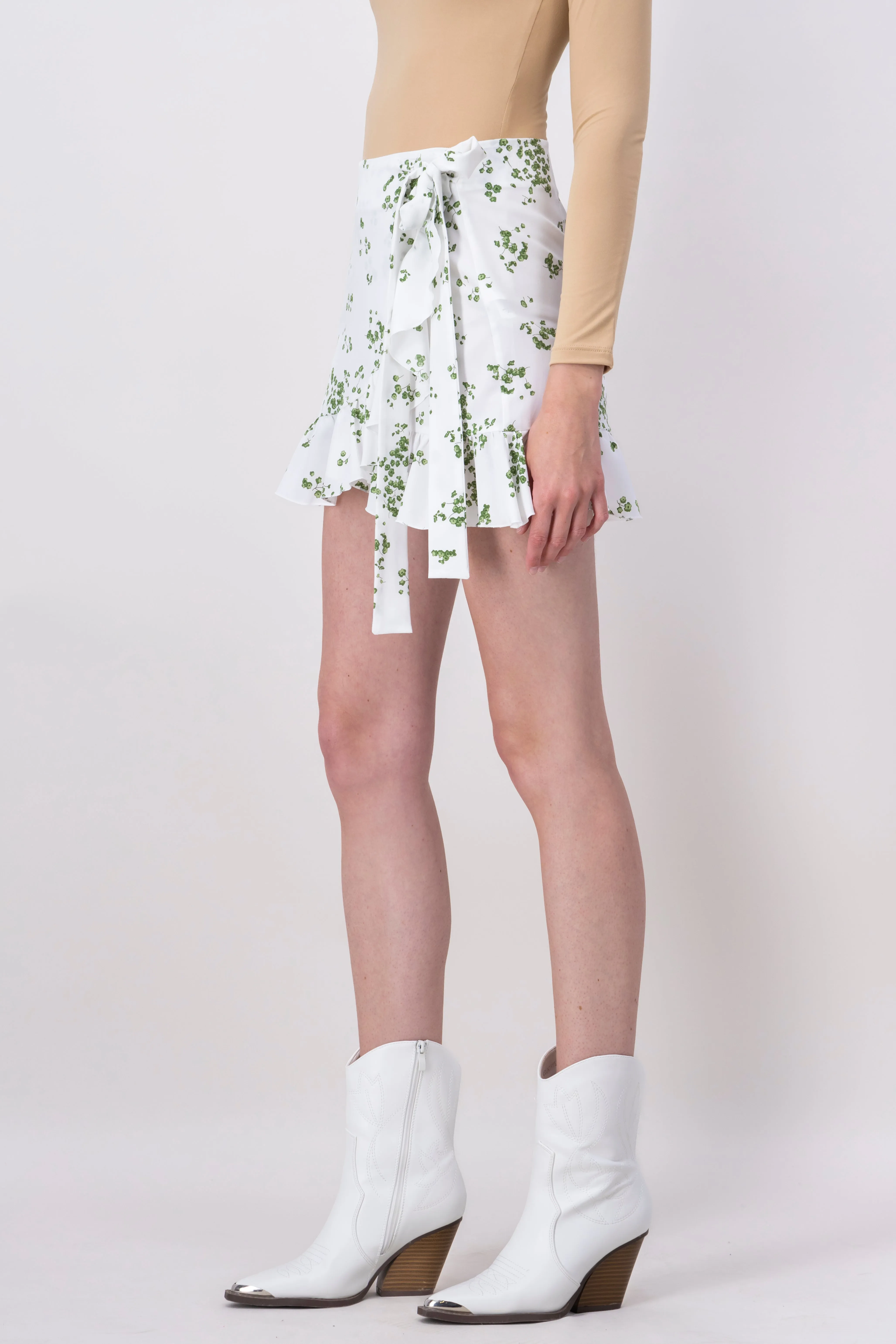 Mini falda olanes detalle moño sold by Shasa product image thumbnail 3