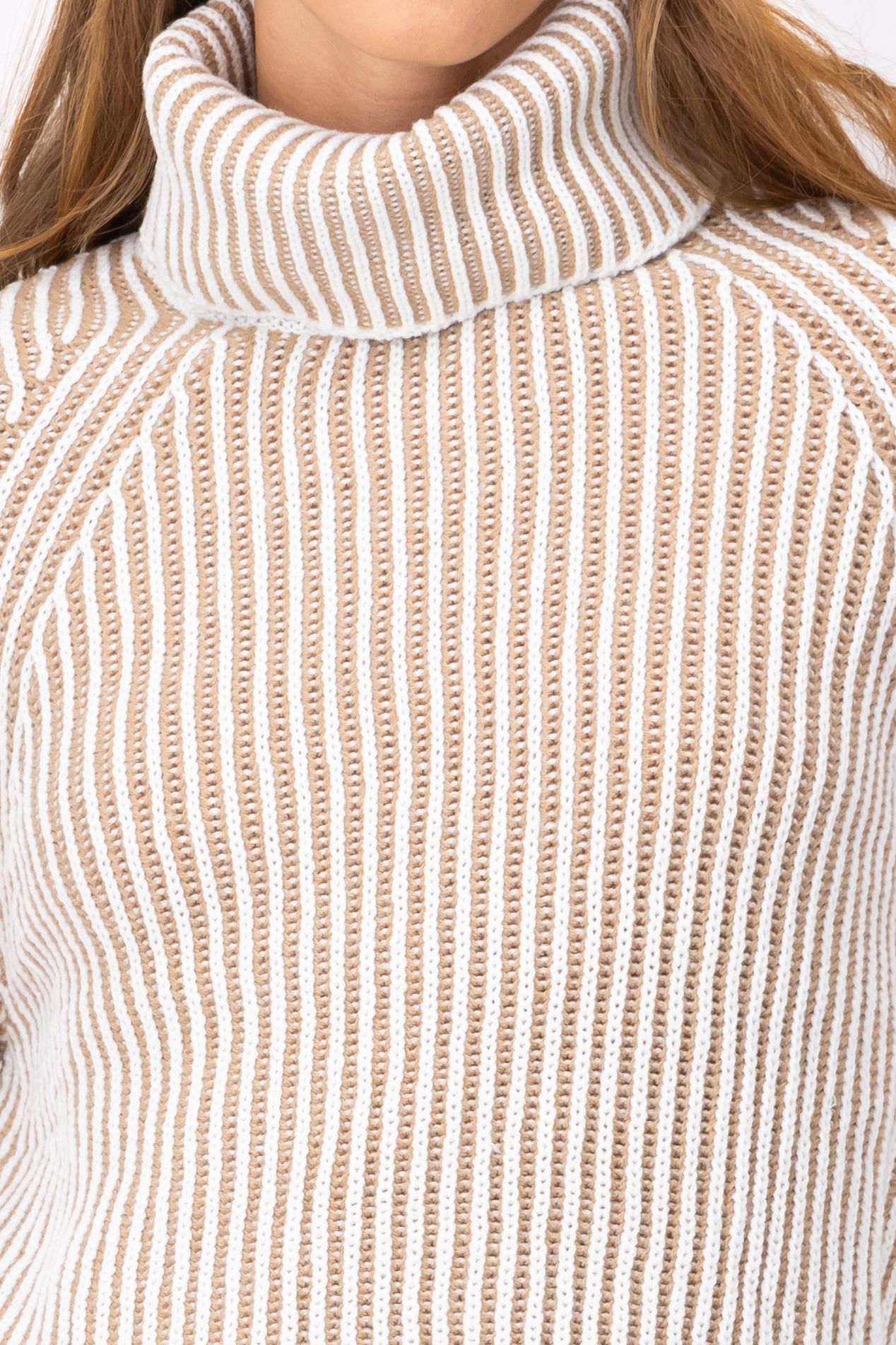 Suéter tejido bicolor cuello alto sold by Shasa product image thumbnail 5