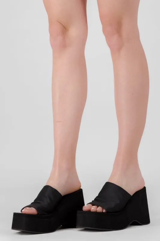 SANDALIA PLATAFORMA sold by Shasa