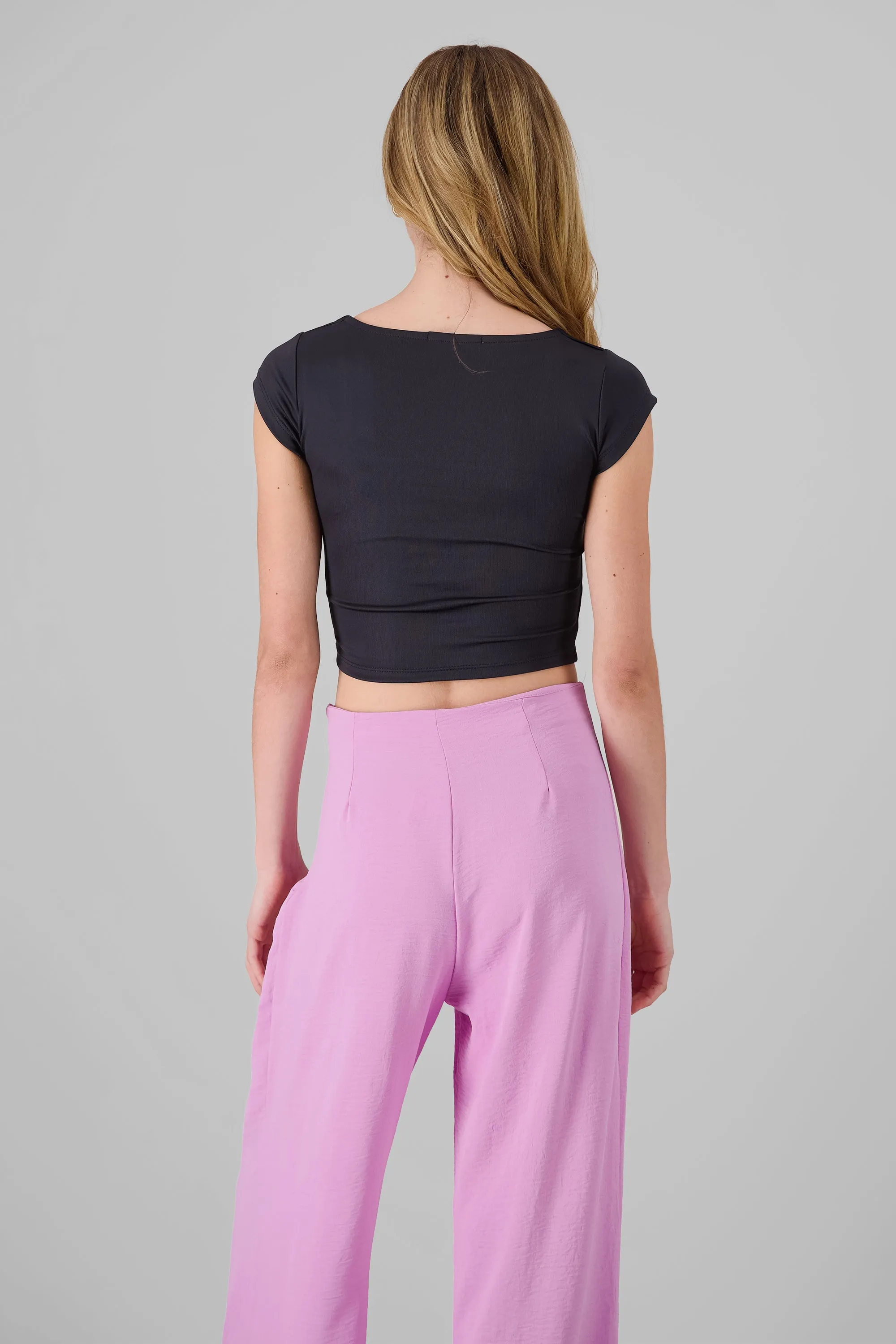 Top liso escote cuadrado manga corta sold by Shasa product image thumbnail 4