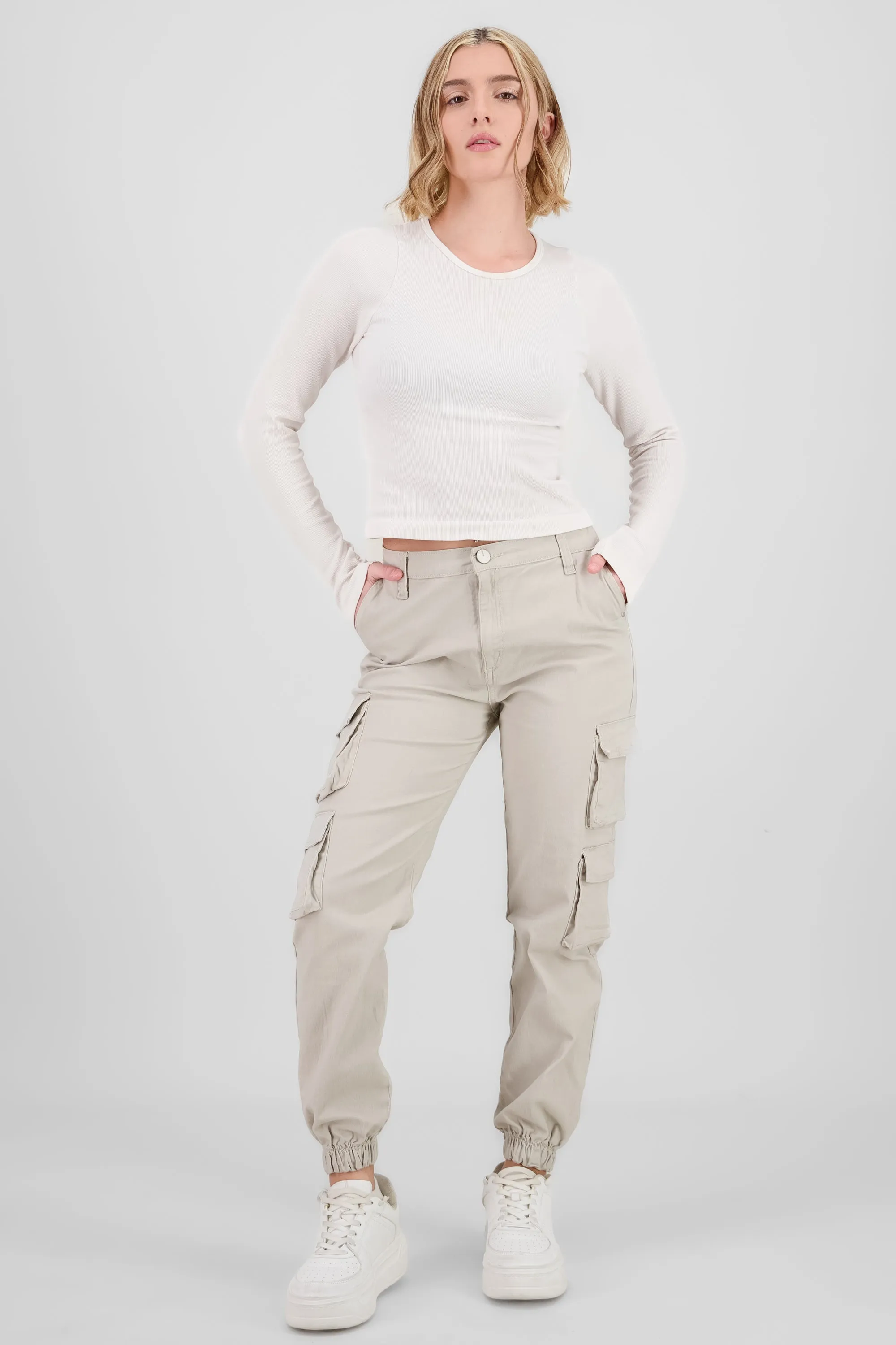 Jeans cargo monocolor sold by Shasa