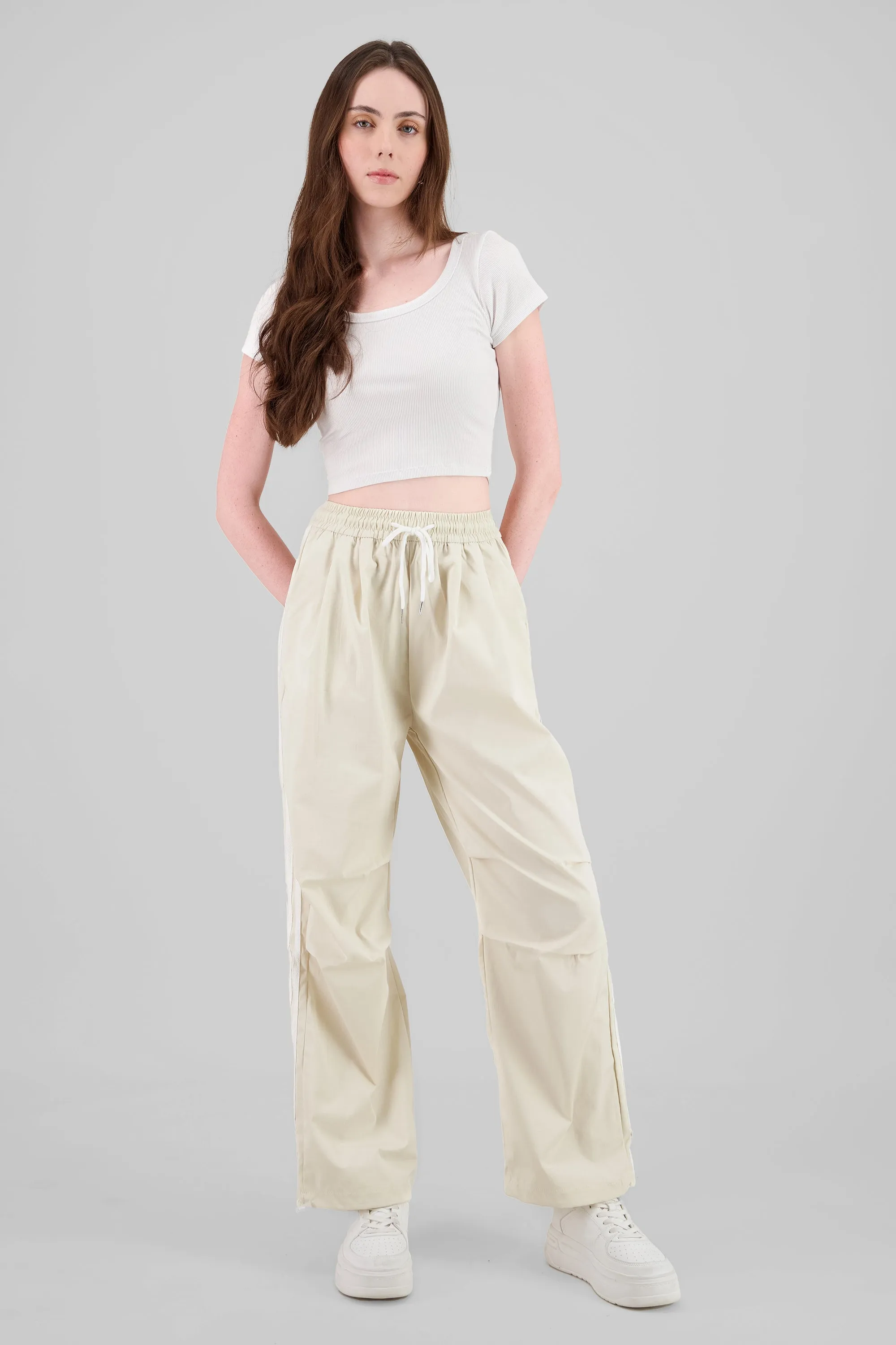 Pantalon parachute rayas sold by Shasa
