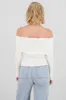 Sueter off shoulder tejido de punto sold by Shasa