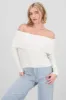 Sueter off shoulder tejido de punto sold by Shasa