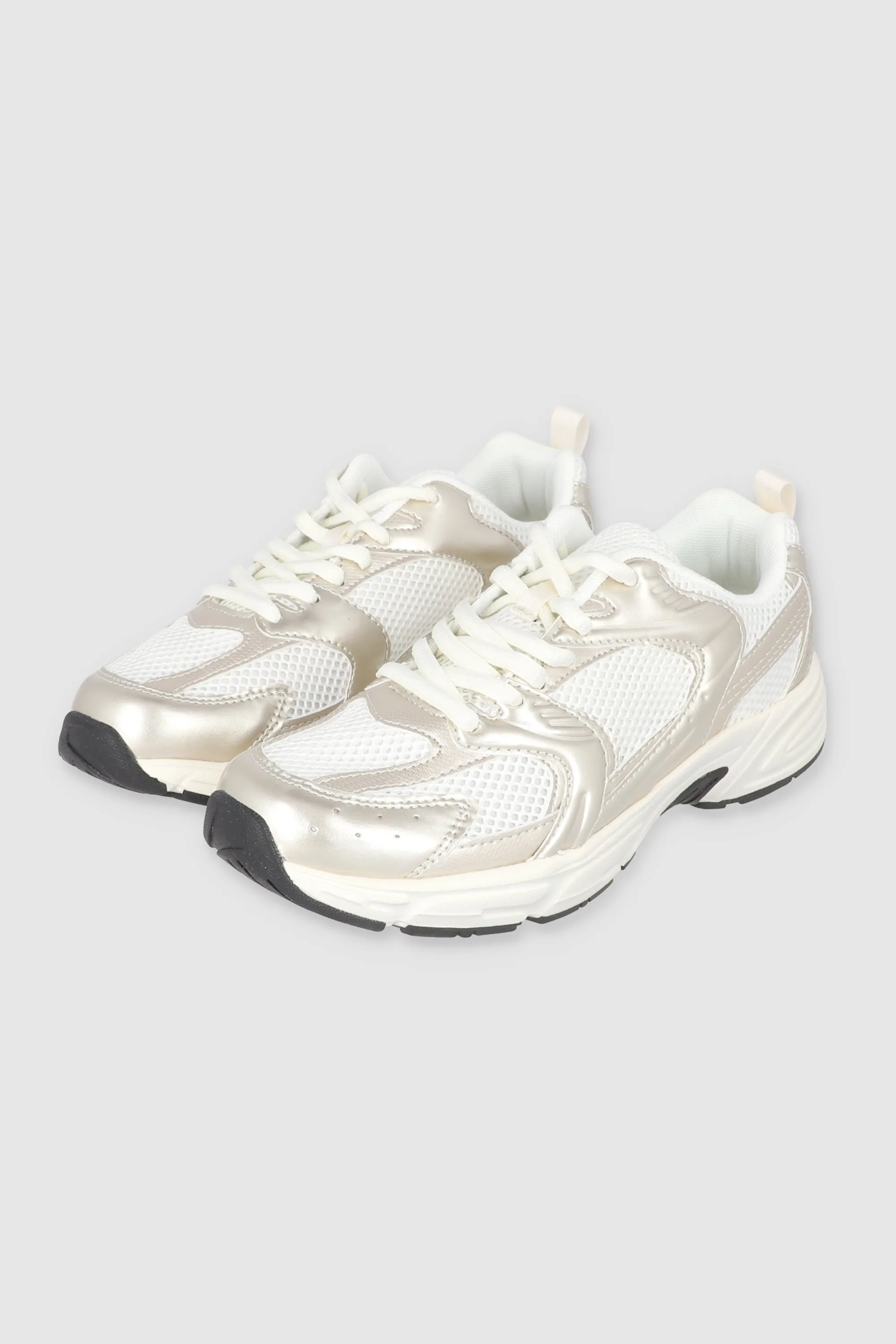 Tenis runner contrastes metalicos sold by Shasa