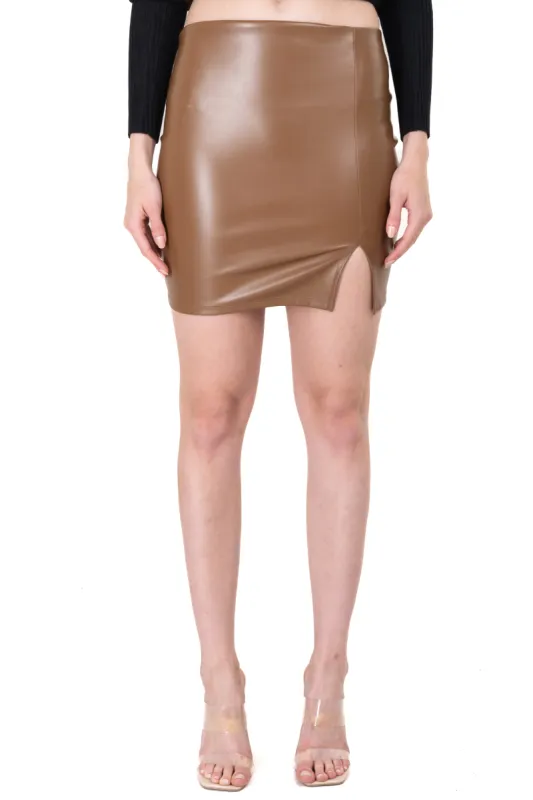 Falda mini efecto piel lisa sold by Shasa