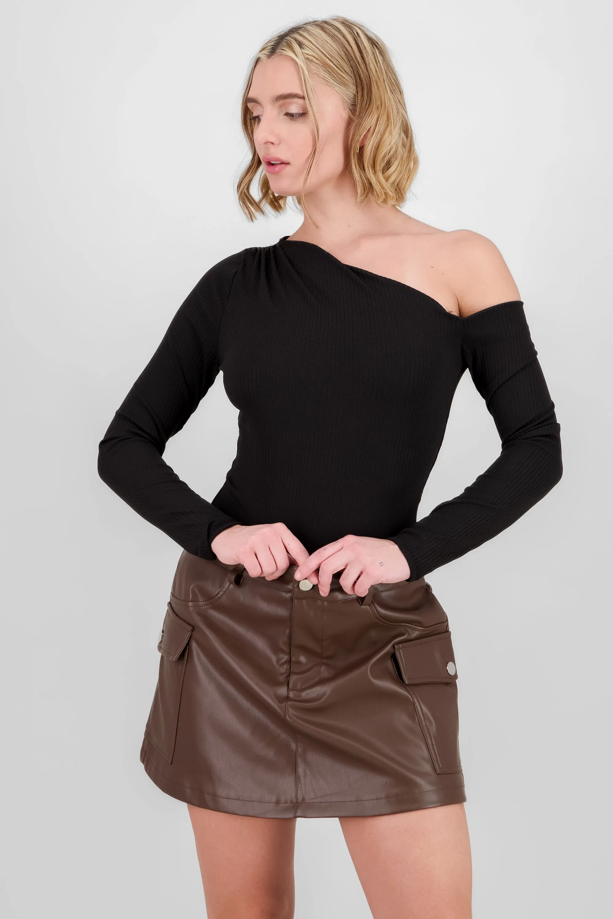 Bodysuit asimetrico sold by Shasa product image thumbnail 2