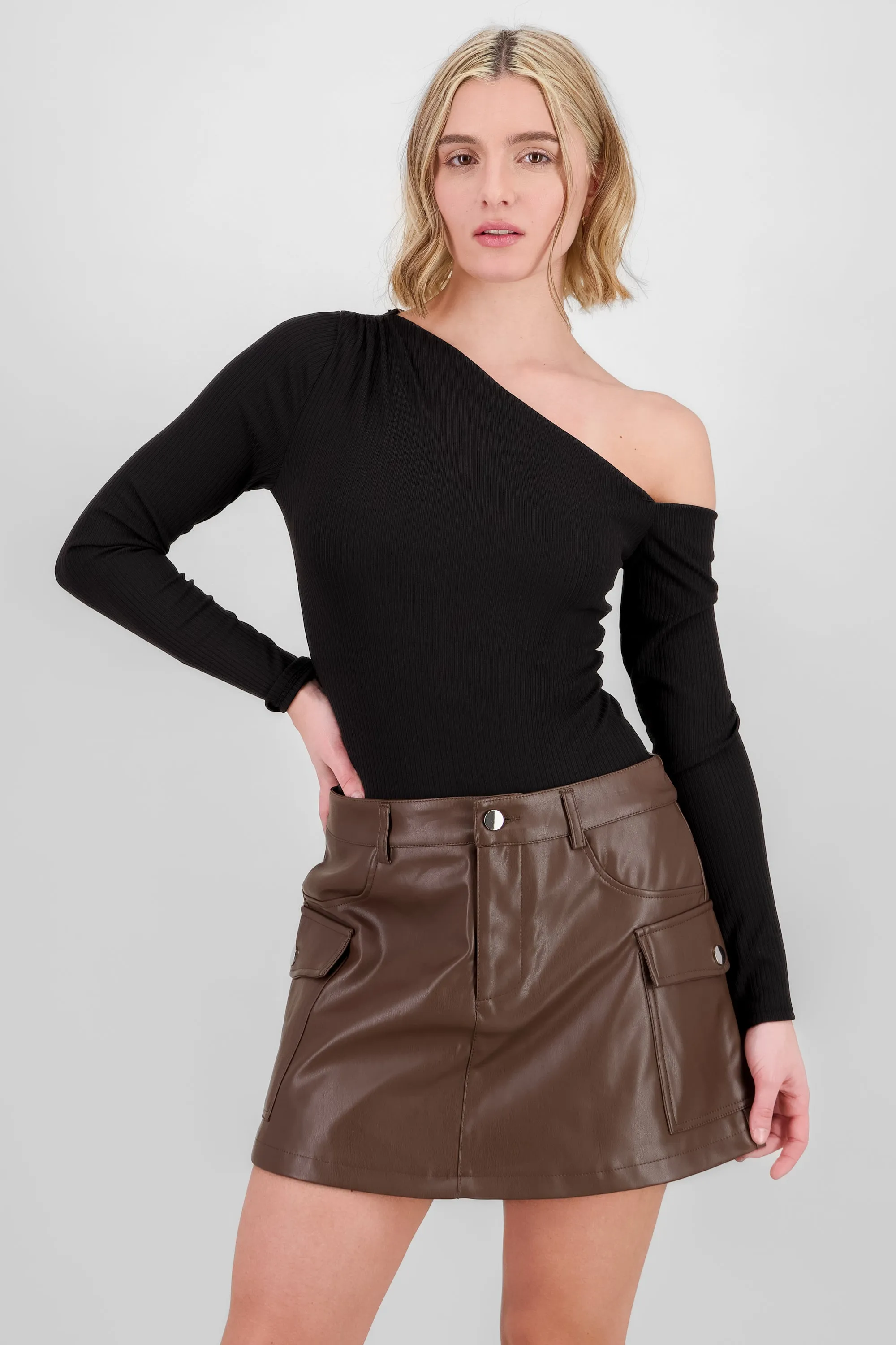 Bodysuit asimetrico sold by Shasa