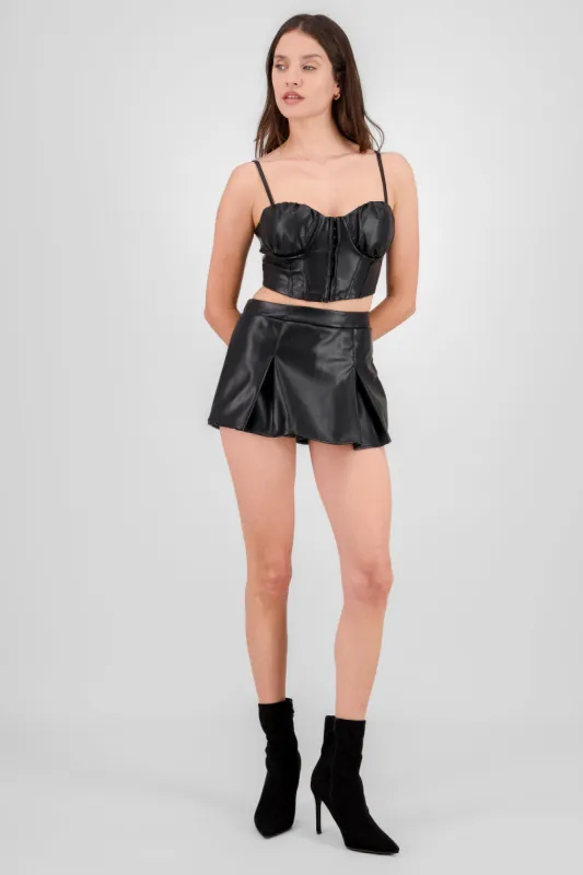 Falda short tableada pu sold by Shasa