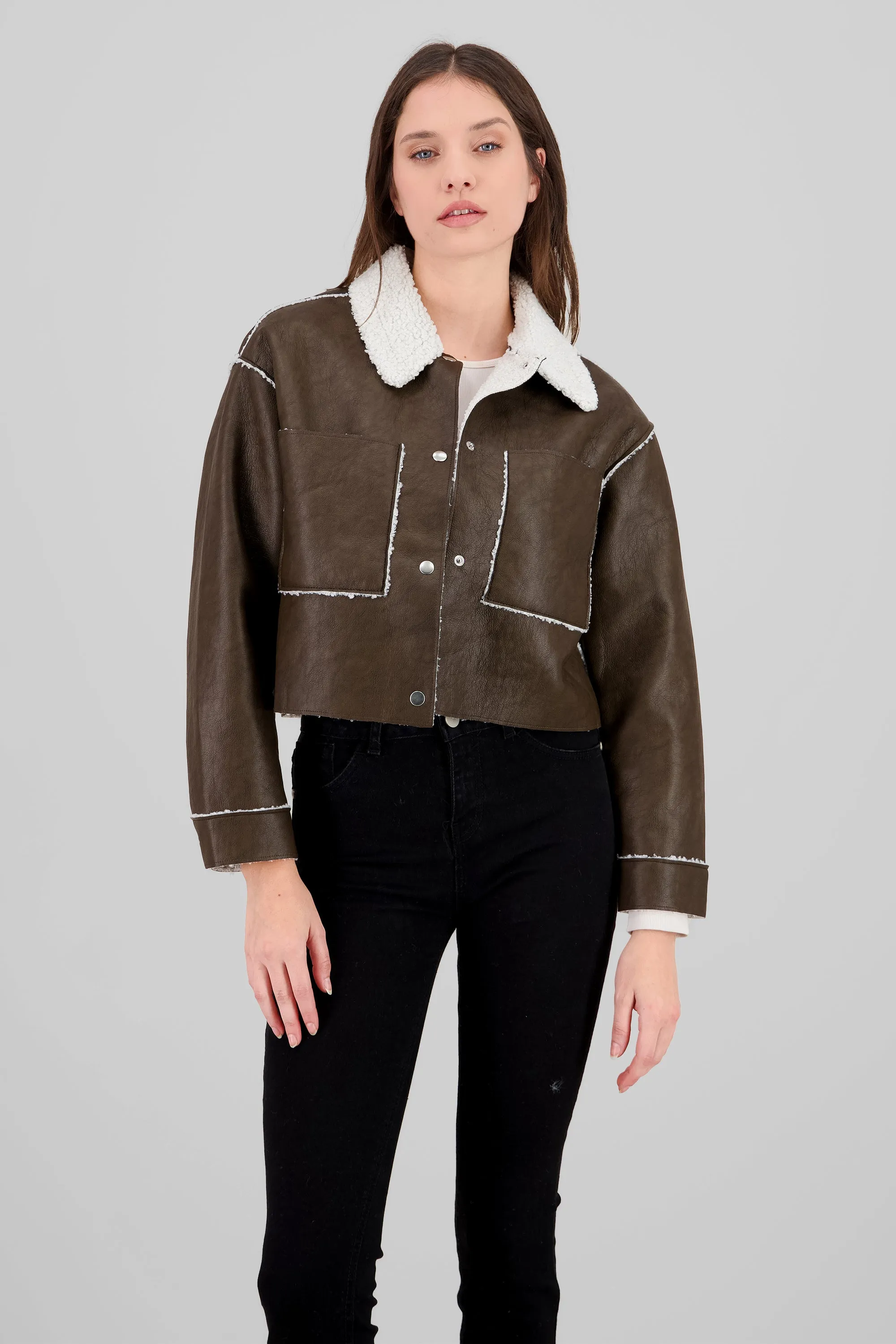 Chamarra con bolsas y peluche sold by Shasa