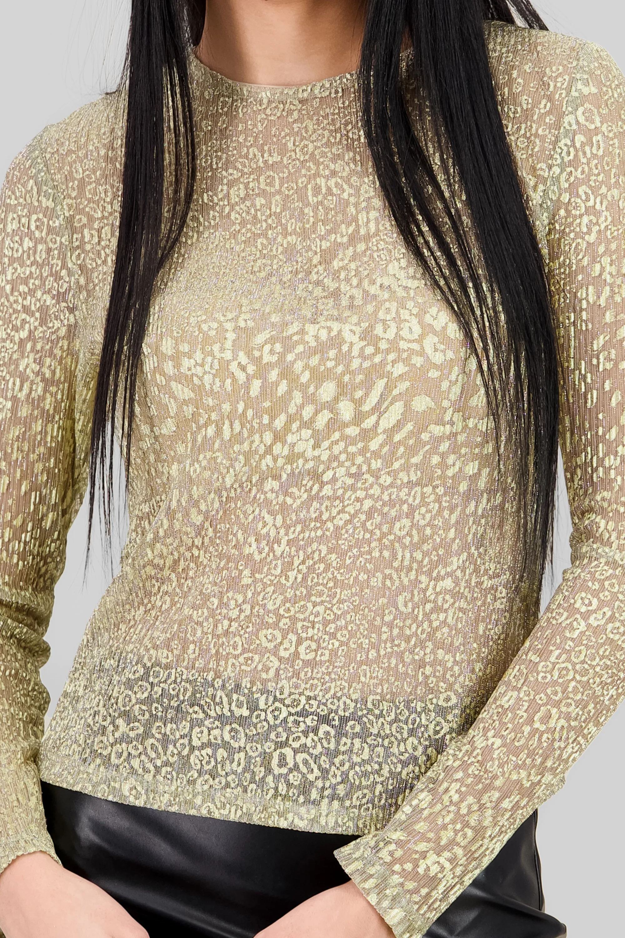 Blusa manga larga metalica sold by Shasa product image thumbnail 5