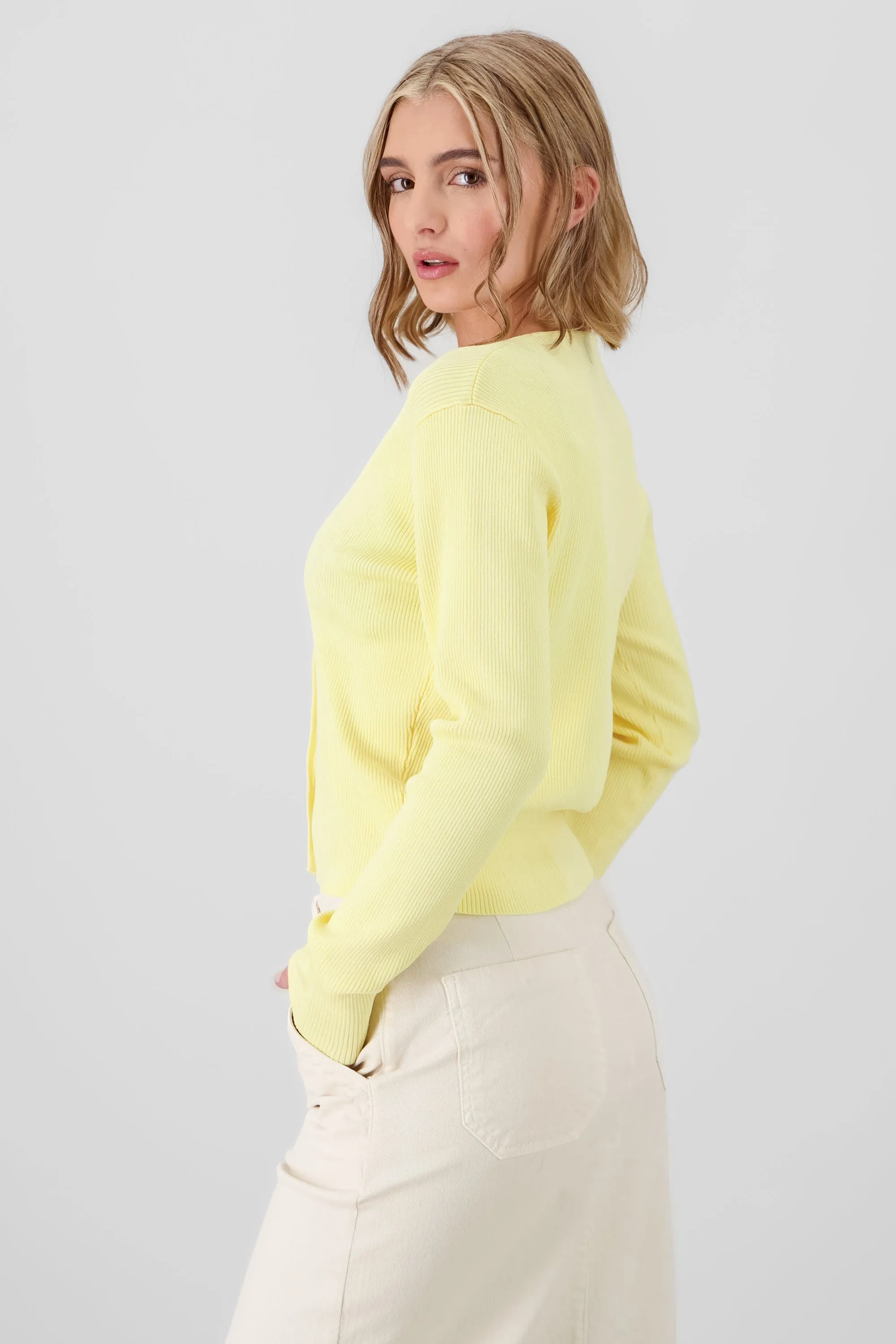 Sueter botones liso sold by Shasa product image thumbnail 3