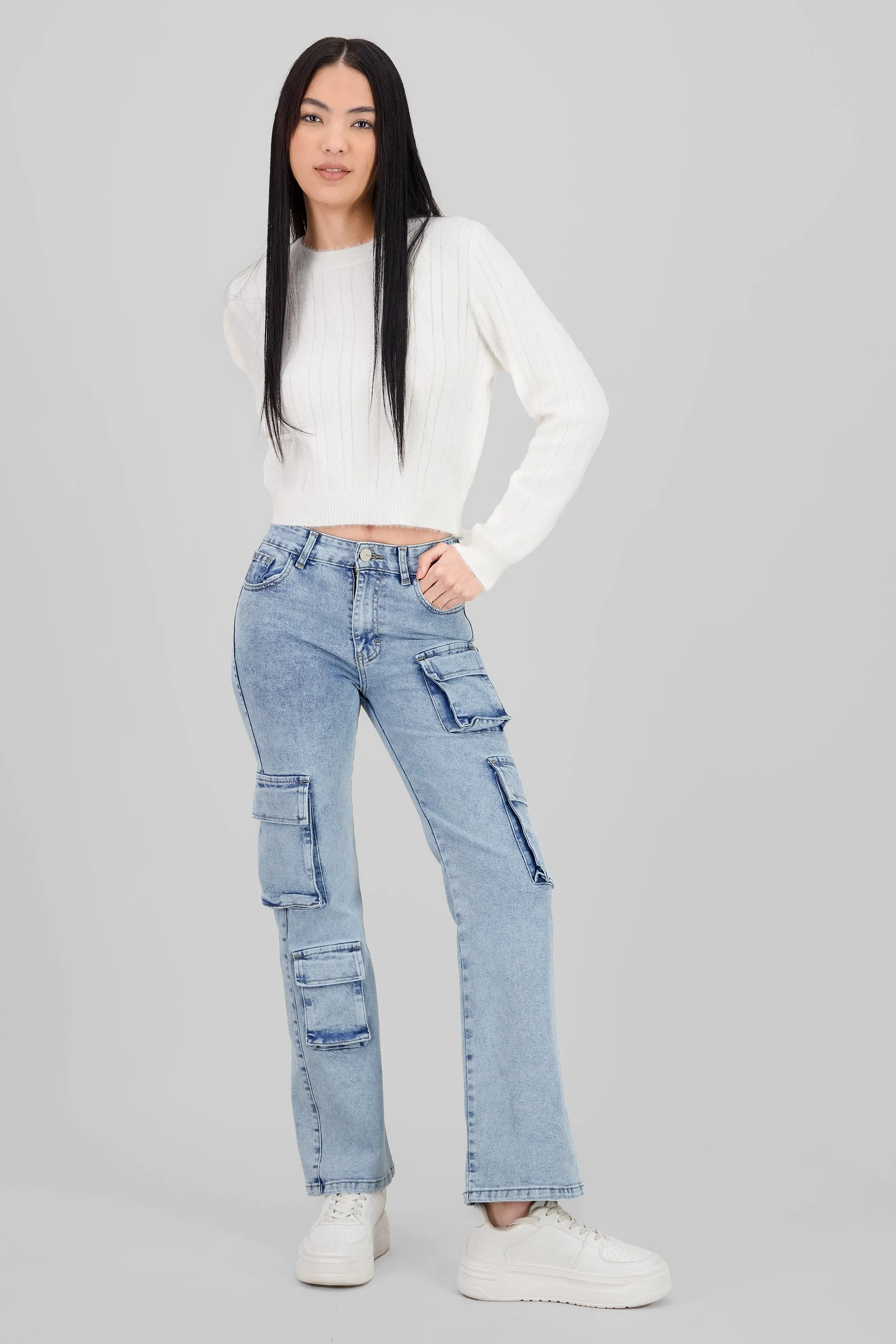 Jeans cargo 4 bolsas asimétrico sold by Shasa